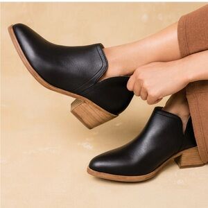Nisolo Mia Everyday Ankle Bootie in Black - Size 6